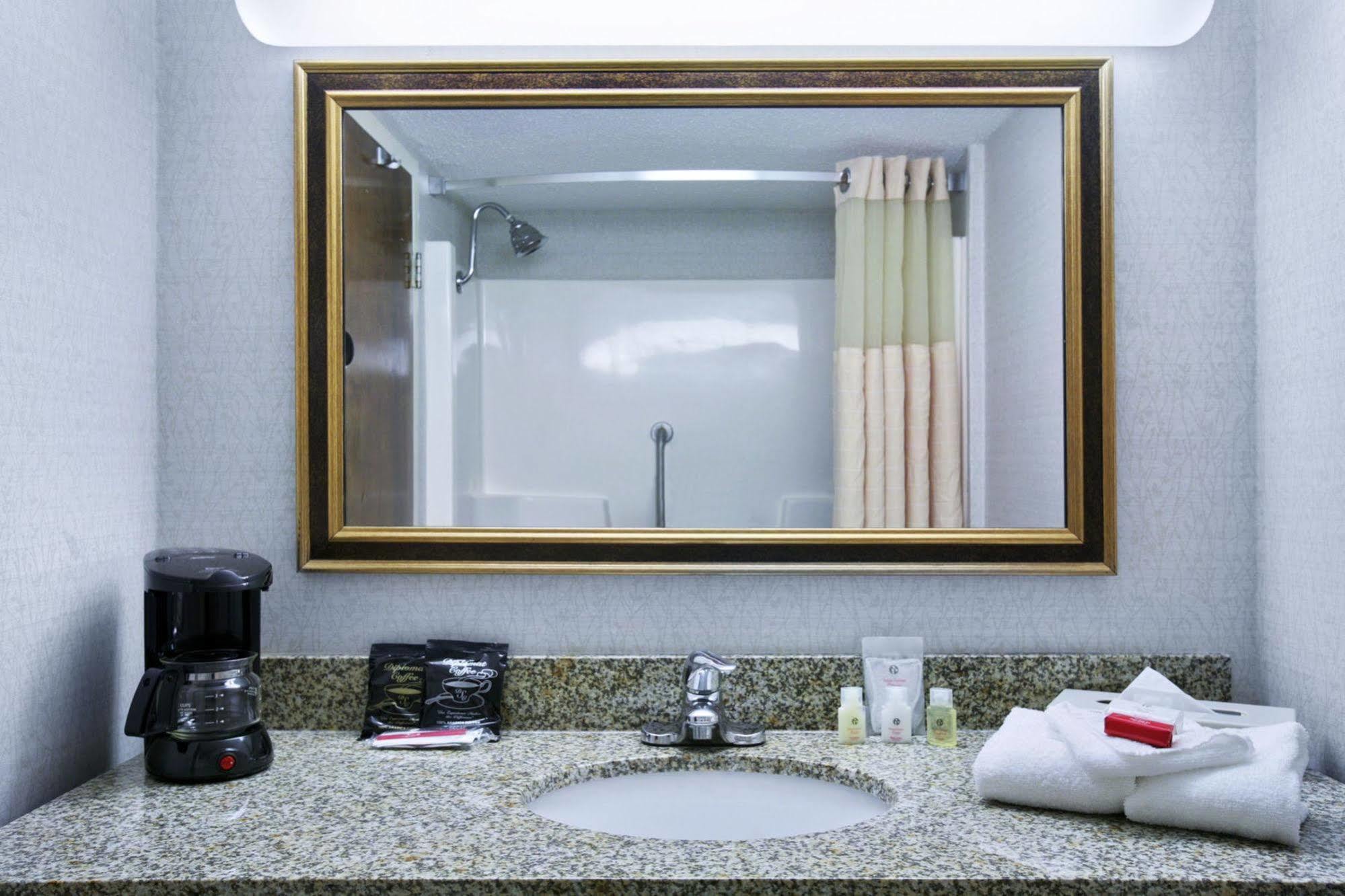 לנסינג Clarion Hotel מראה חיצוני תמונה